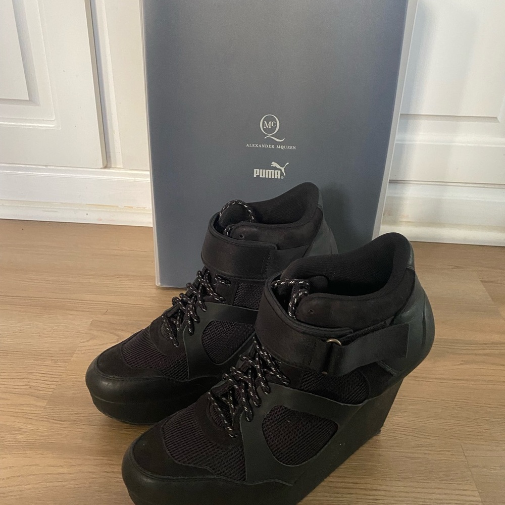 McQ Alexander McQueen x Puma | Black Platform Sneakers with Suede and Mesh